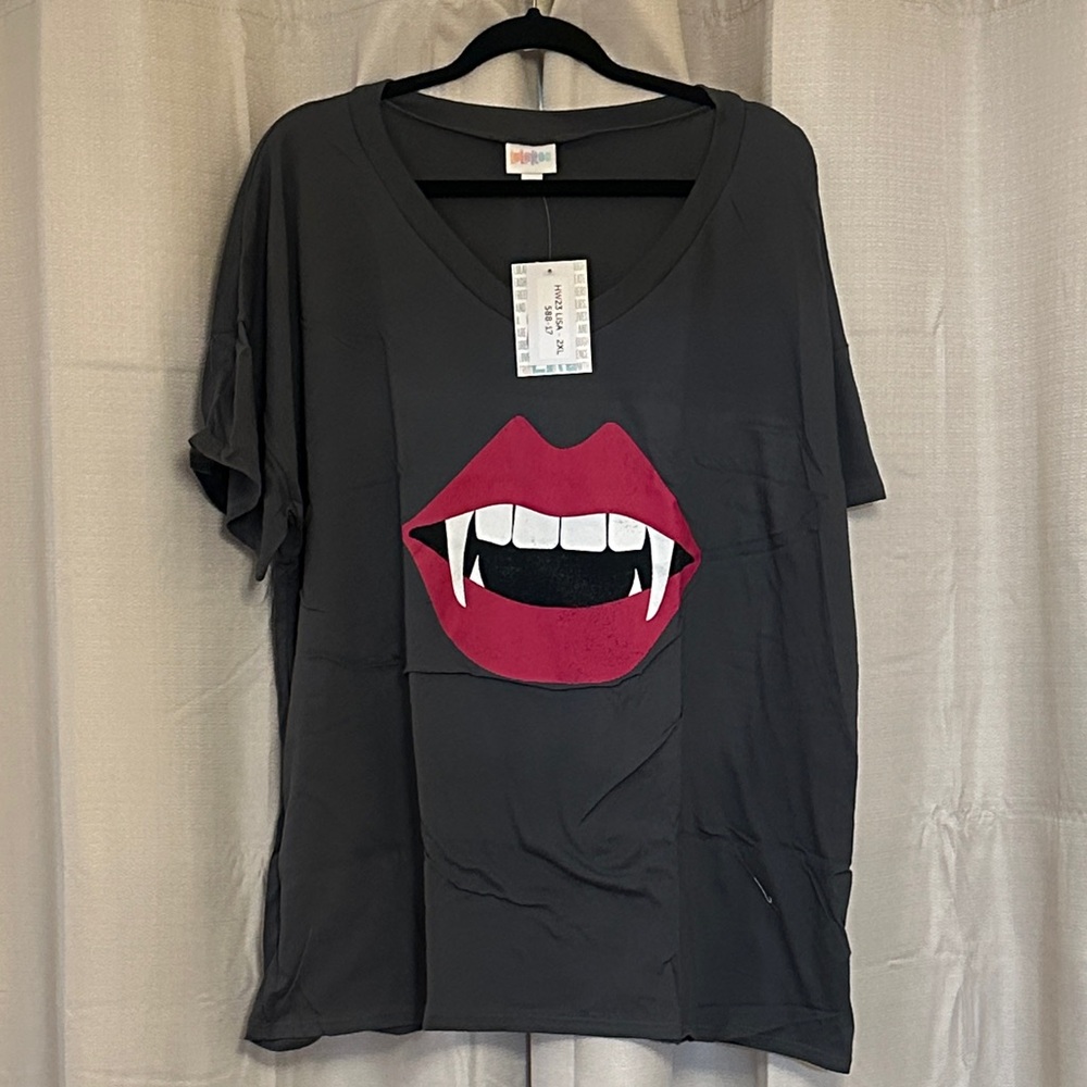 🎃🎃 LuLaRoe Charcoal V-Neck Tee